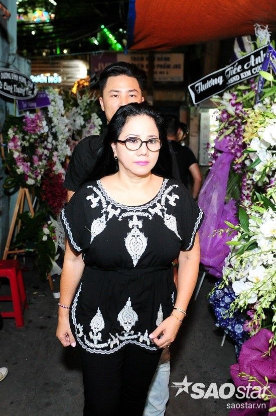 Ca sĩ Ngọc Ánh đi cùng giọng ca trẻ Ngọc Tùng.